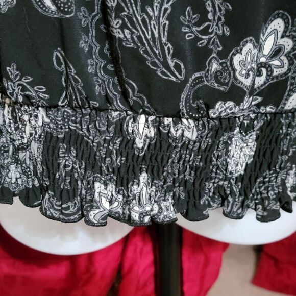 #159 Apt 9 Black with white floral Top Size:1x - Picture 5 of 8